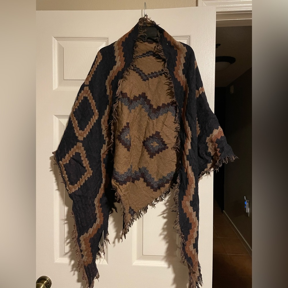 Wilfred Aritzia Diamond Mosaic Scarf Triangle